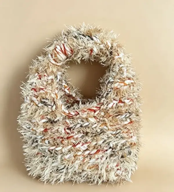 INARD hand-woven bag — Sandy Bloom, natural fibres with terracotta accents
